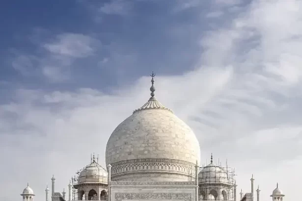 mesmerizing shot of the famous historic taj mahal