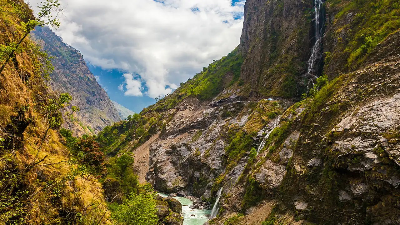 7 Breathtaking Waterfalls to Visit in Uttarakhand