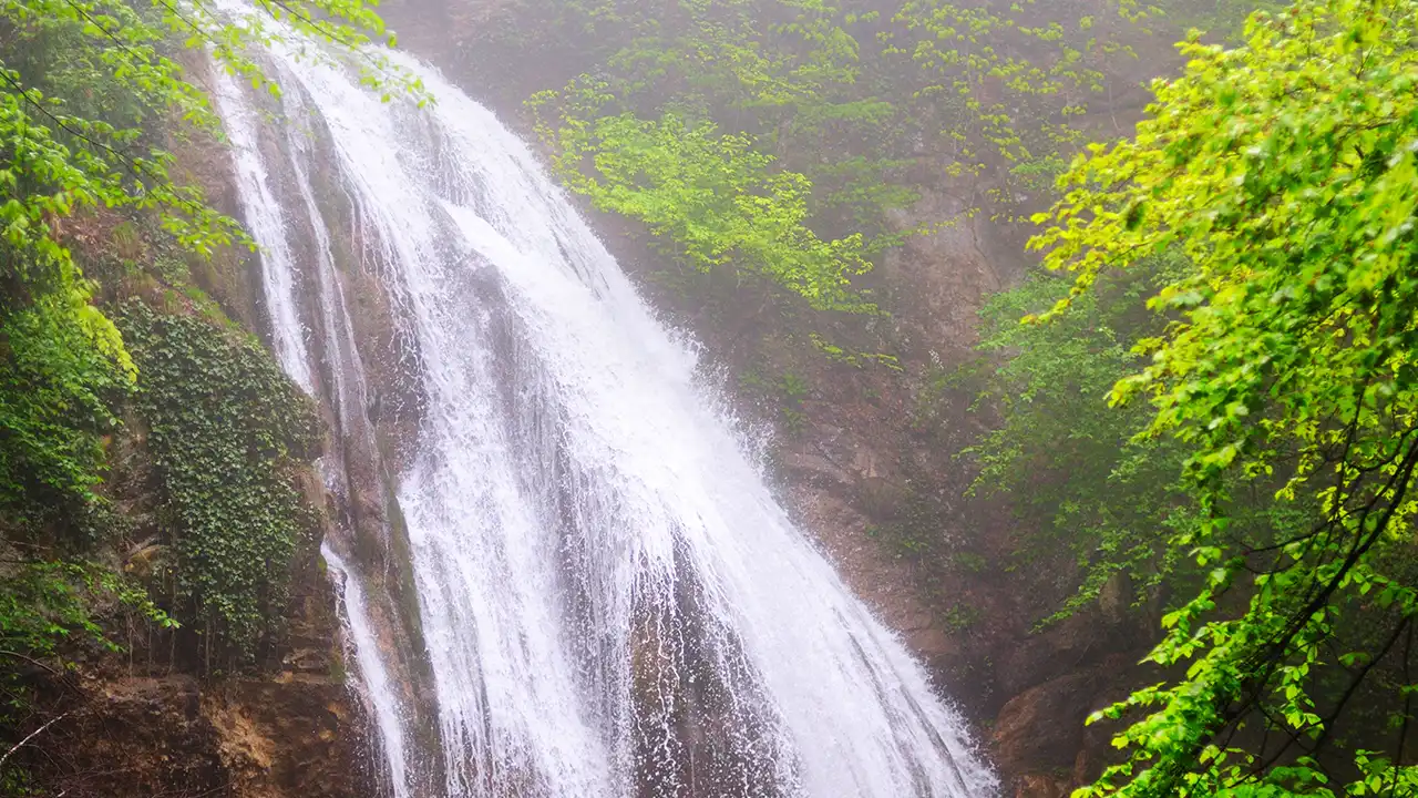 Jogini Waterfall Trek Near Manali in 2025