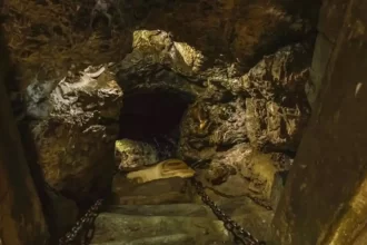 Patal Bhuvaneshwar Cave Temple