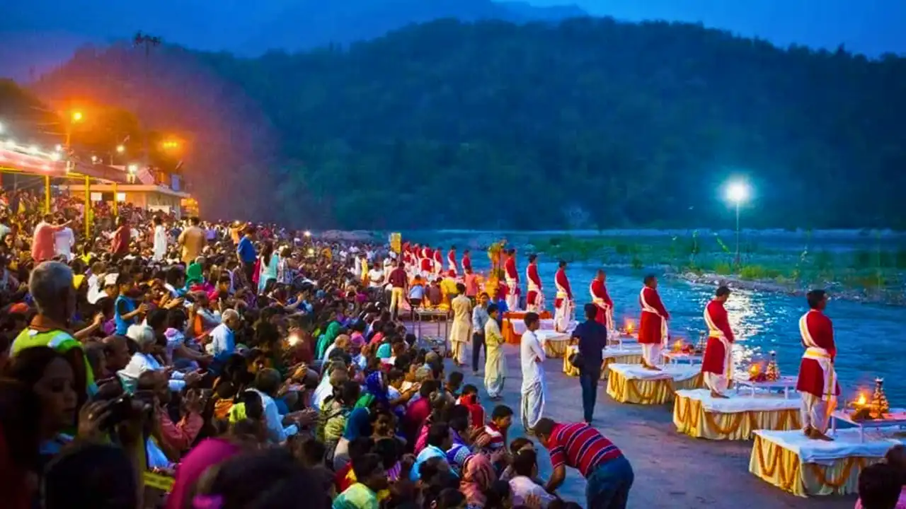 Ganga-Aarti-at-Triveni-Ghat